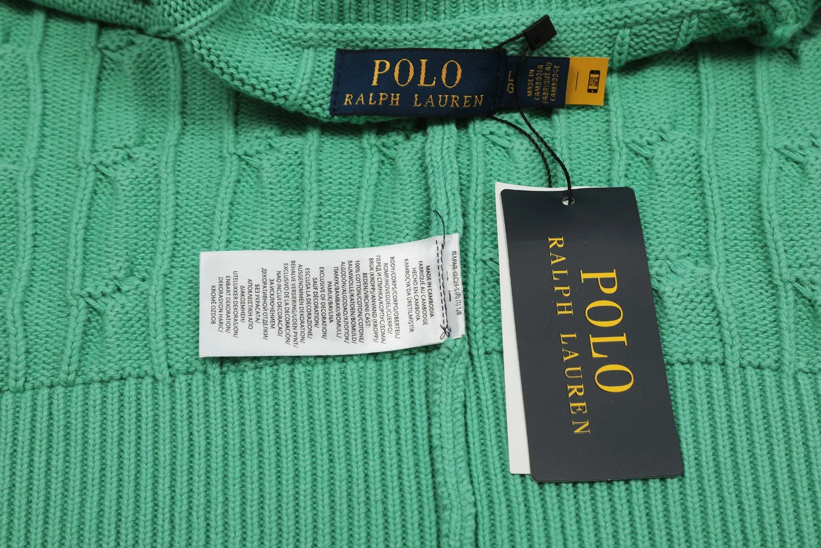 P230 Top quality" Style number: DS006# (not off the shelves all year round) [Ralph Lauren round neck solid color pony embroidery logo twist knitted cardigan] ✅Ralph Lauren Ralph Lauren classic basic versatile knitted cardigan jacket for all seasons ✅Main supplier platform live broadcast Wholesale entity Replacement if out of stock Not off the shelf ✅ZP quality 1:1 version Scan the code to enter the GF website Counter quality ✅Detailed quality The only one in Guangzhou Imported quality cotton yarn Focus on high-end, cost-effective, and good quality. Needless to say, the version is restored to the original version. The maximum size can be worn up to 160 pounds. Loose, comfortable and stress-free. ✅The upper body is simple and easy to match. A must-have for goddess ootd. Good-looking clothes are never picky. Must-have items in goddess wardrobe. Size: S- Navy blue white label Navy blue red label